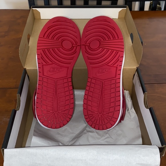 Air Jordan 1 Hi Flyease(GS) - Picture 3 of 6